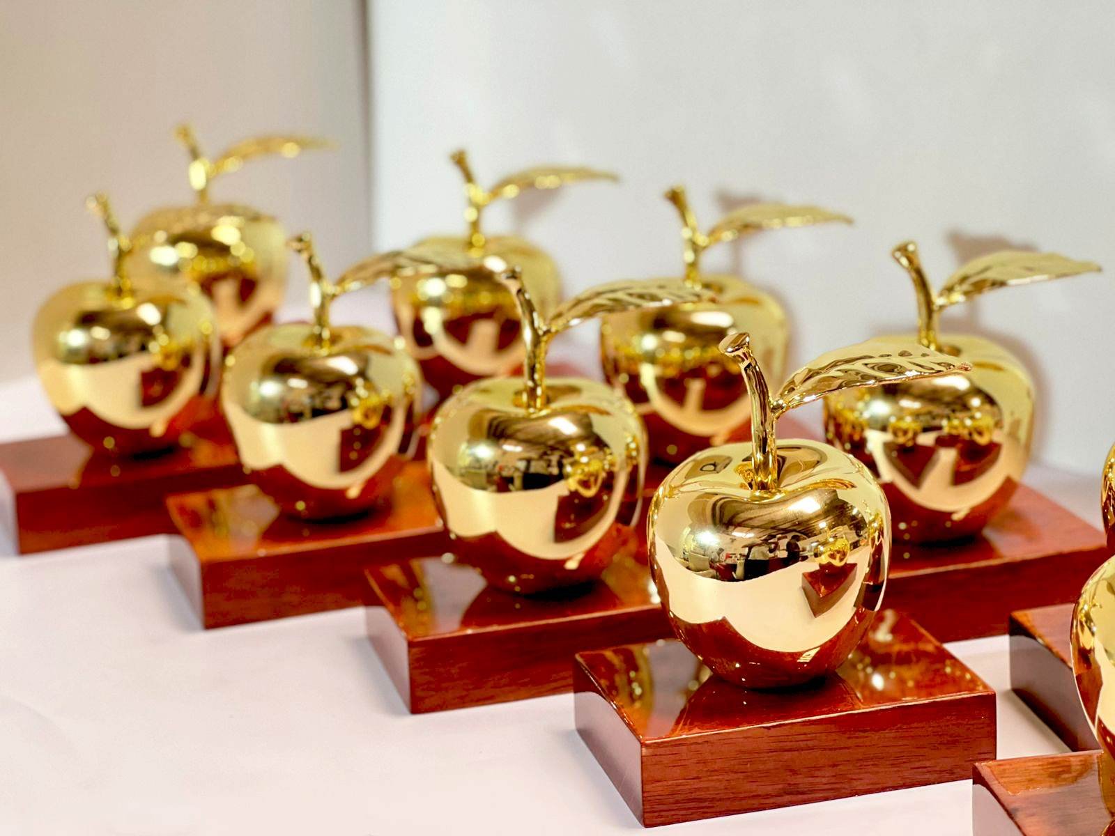 apple trophy